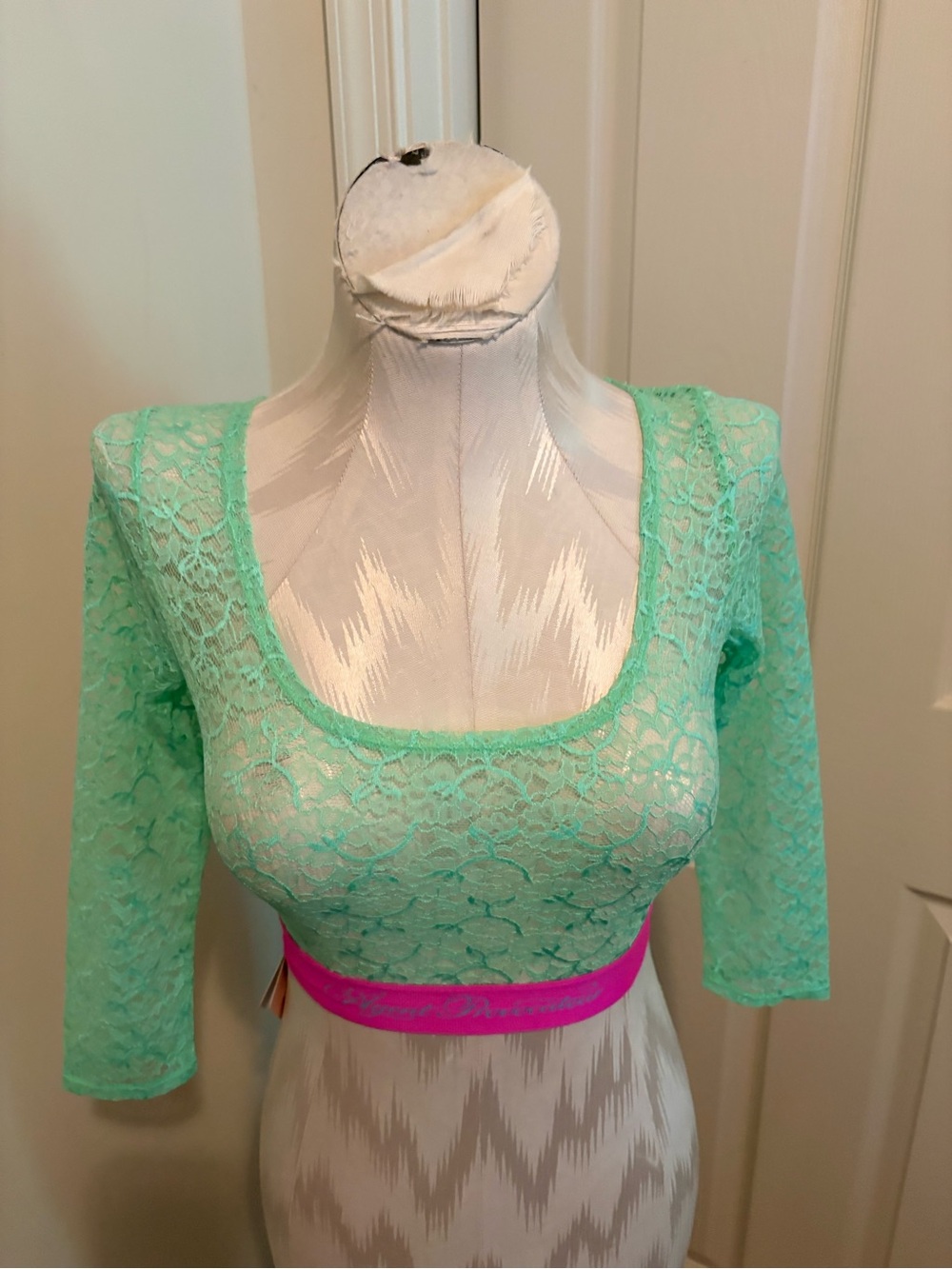 Agent Provocateur Cher Mint Green Lace Scoop Neck  cropped Top  NWT $165 size 2